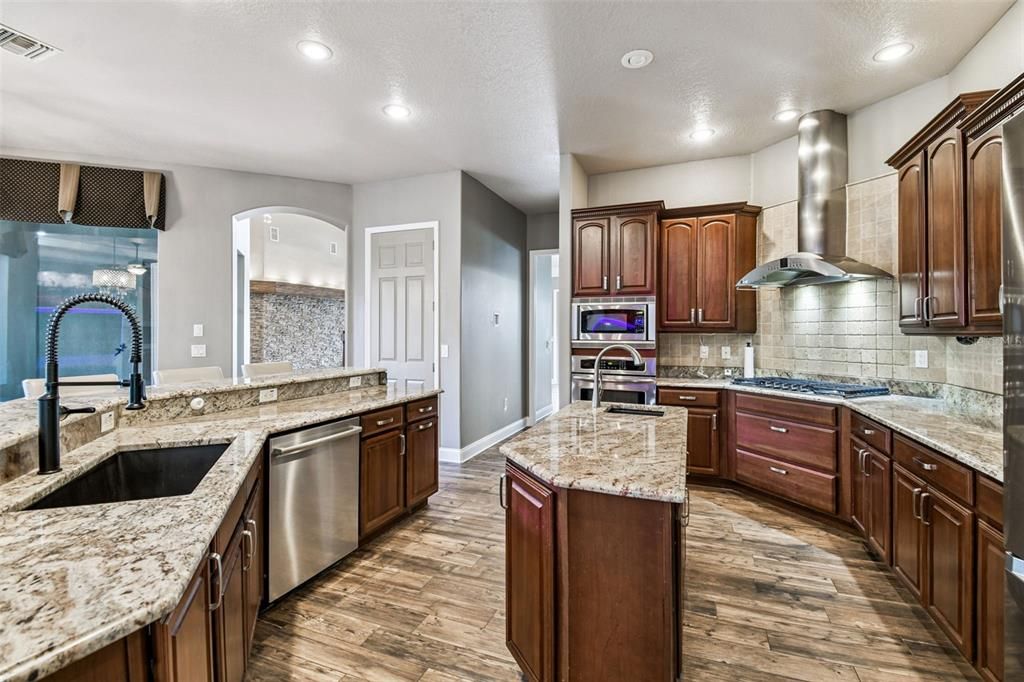 For Sale: $999,999 (5 beds, 3 baths, 3905 Square Feet)