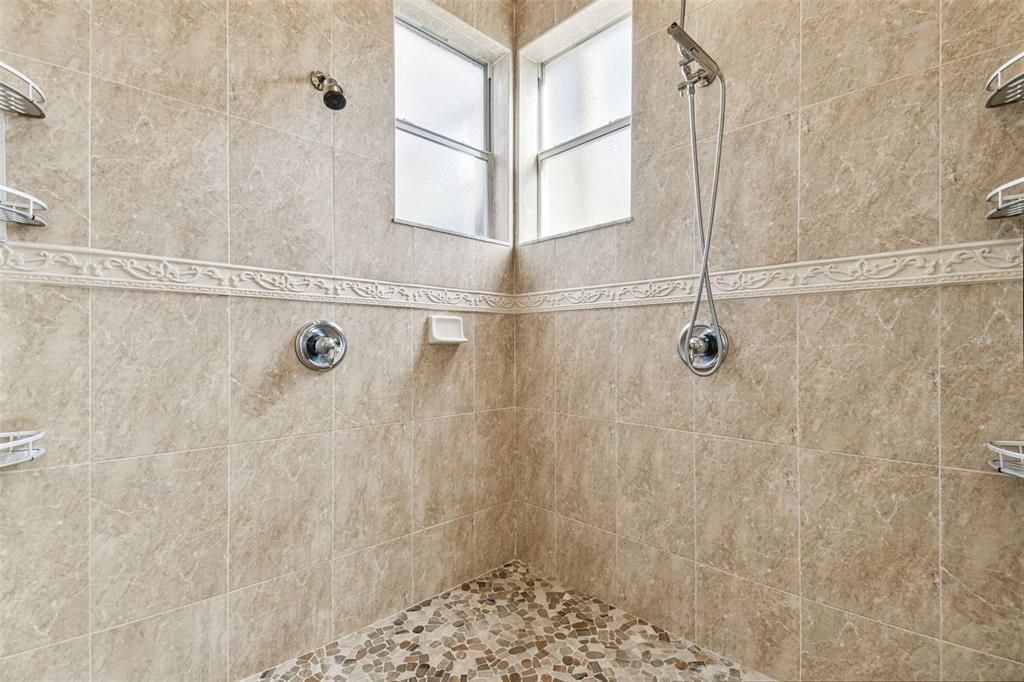 For Sale: $999,999 (5 beds, 3 baths, 3905 Square Feet)