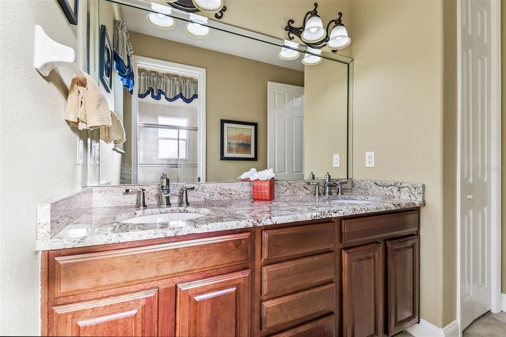 For Sale: $999,999 (5 beds, 3 baths, 3905 Square Feet)