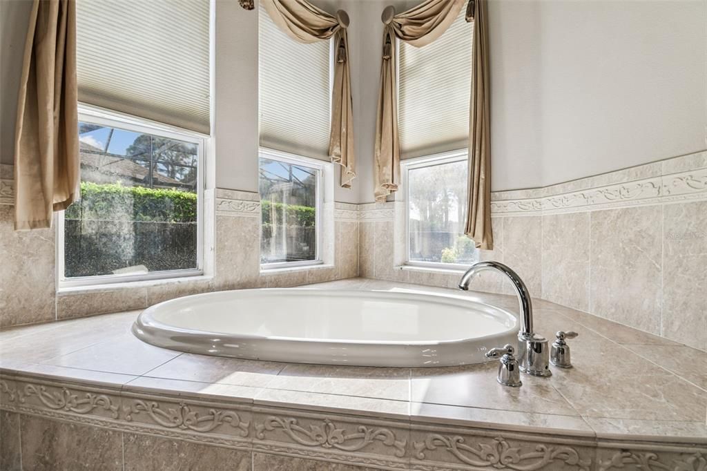 For Sale: $999,999 (5 beds, 3 baths, 3905 Square Feet)