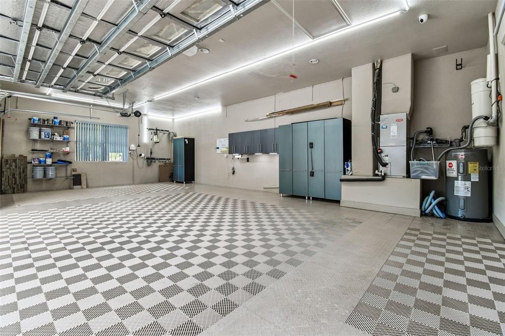 For Sale: $999,999 (5 beds, 3 baths, 3905 Square Feet)