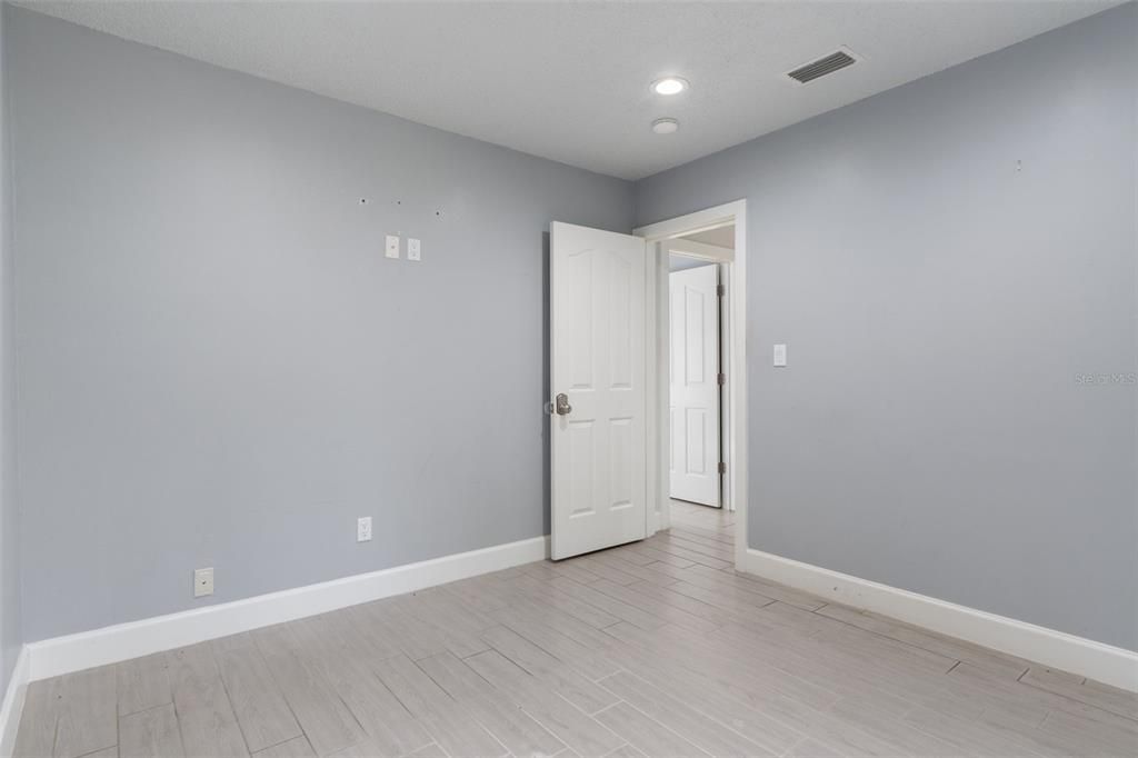 合同活跃: $1,200,000 (0 贝兹, 0 浴室, 2739 平方英尺)