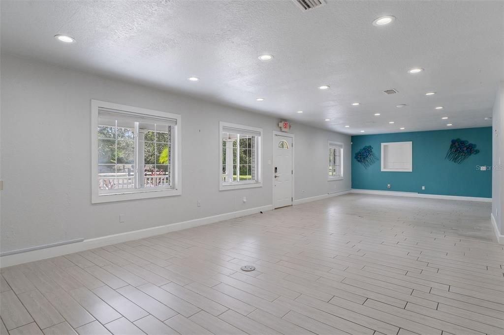 合同活跃: $1,200,000 (0 贝兹, 0 浴室, 2739 平方英尺)