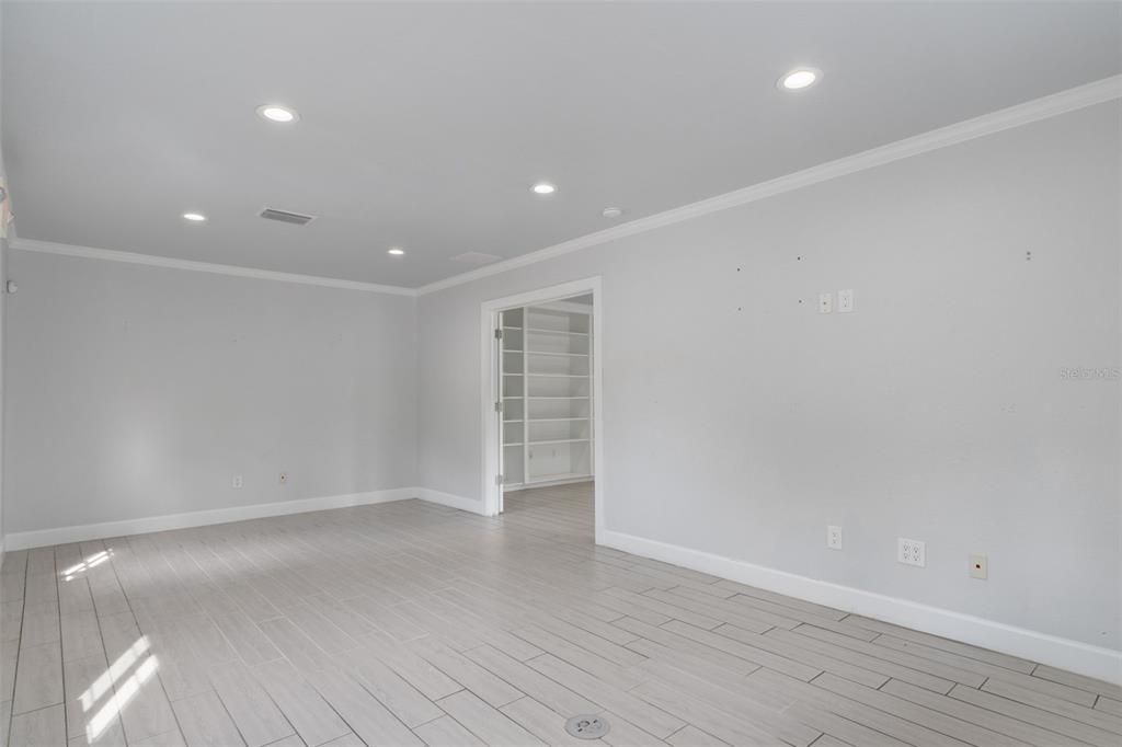 合同活跃: $1,200,000 (0 贝兹, 0 浴室, 2739 平方英尺)