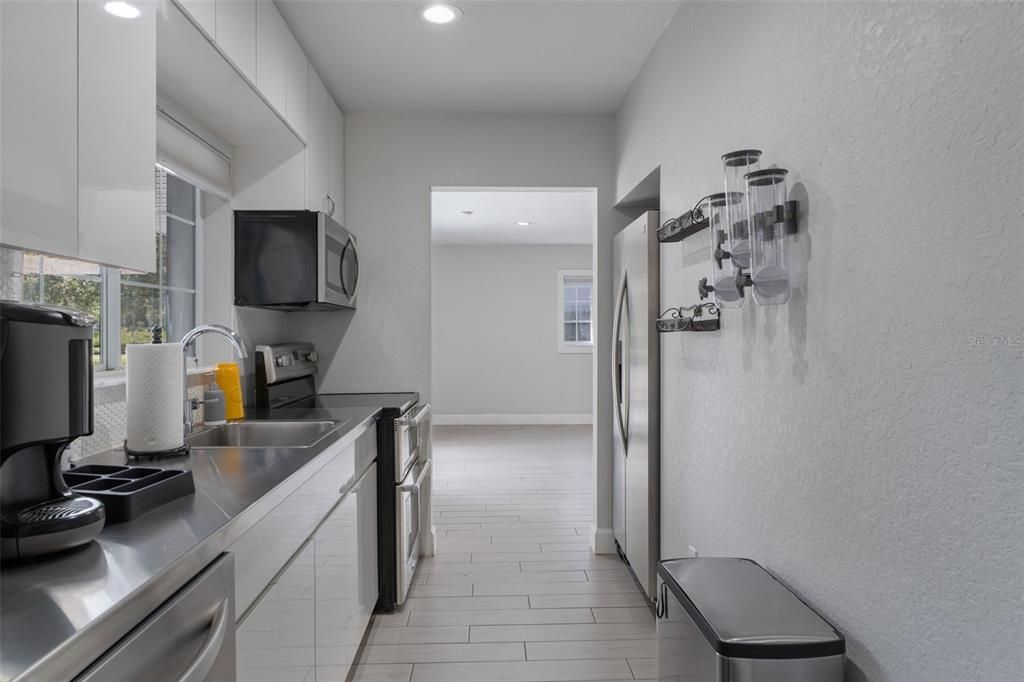 合同活跃: $1,200,000 (0 贝兹, 0 浴室, 2739 平方英尺)