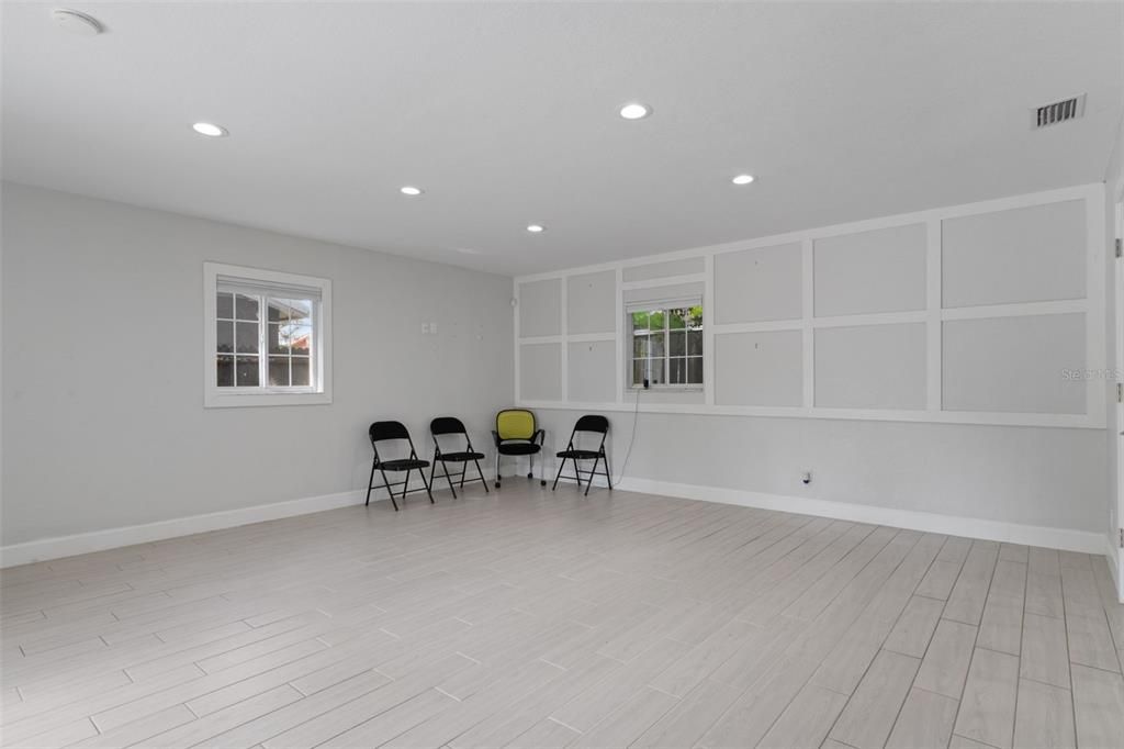 合同活跃: $1,200,000 (0 贝兹, 0 浴室, 2739 平方英尺)