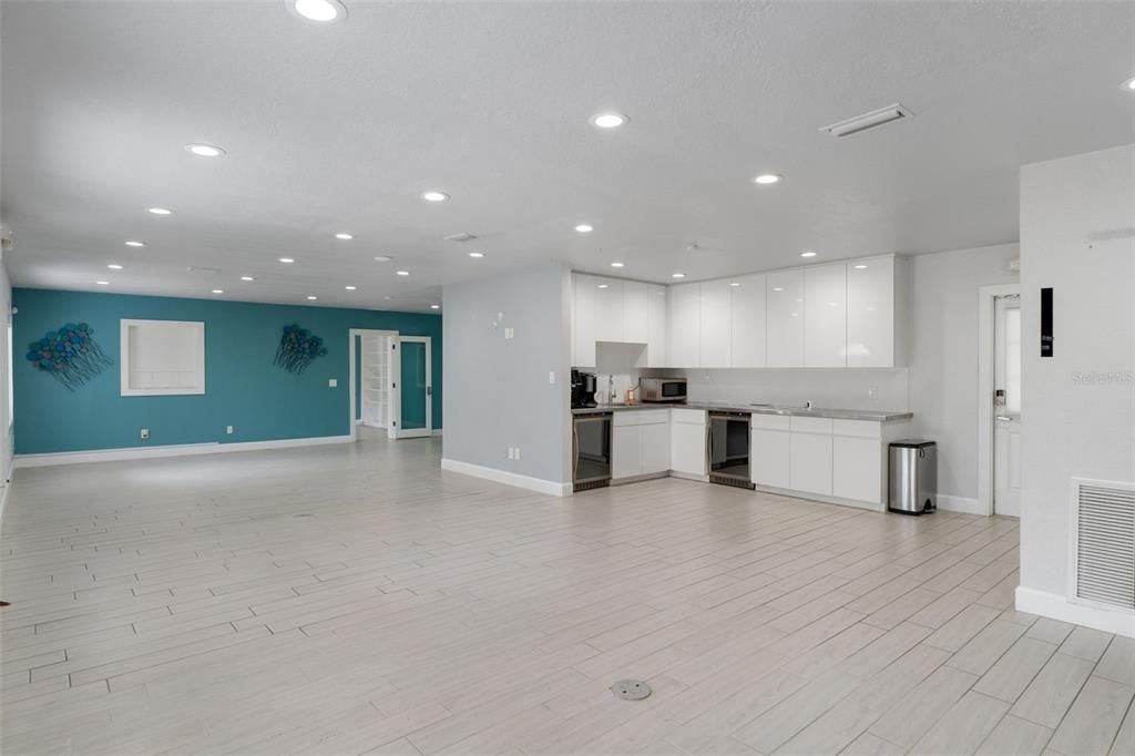 合同活跃: $1,200,000 (0 贝兹, 0 浴室, 2739 平方英尺)