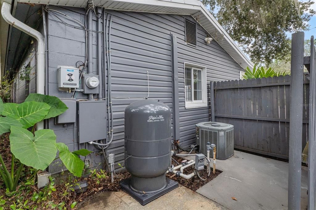 合同活跃: $1,200,000 (0 贝兹, 0 浴室, 2739 平方英尺)