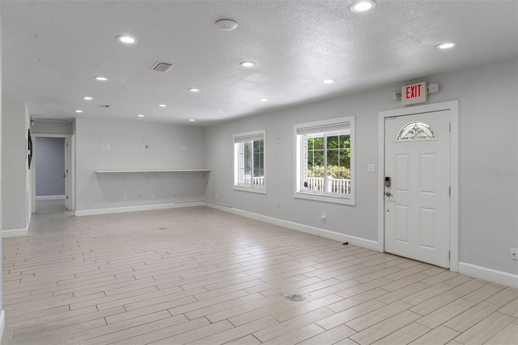 合同活跃: $1,200,000 (0 贝兹, 0 浴室, 2739 平方英尺)