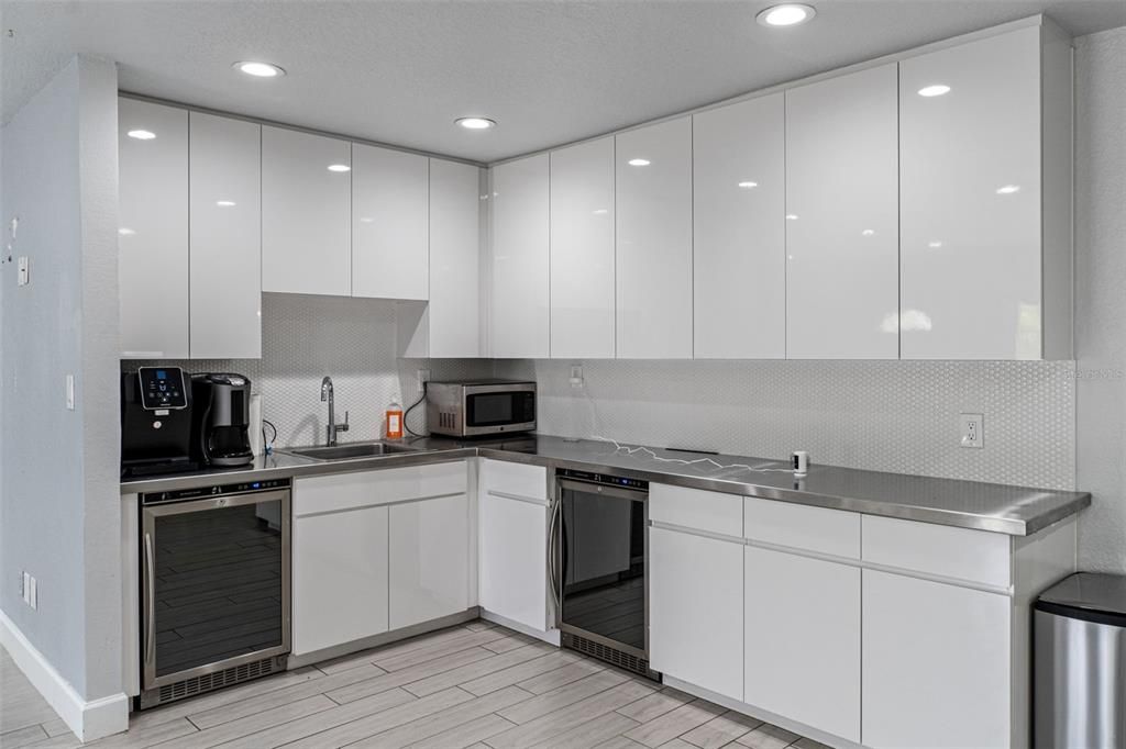 合同活跃: $1,200,000 (0 贝兹, 0 浴室, 2739 平方英尺)