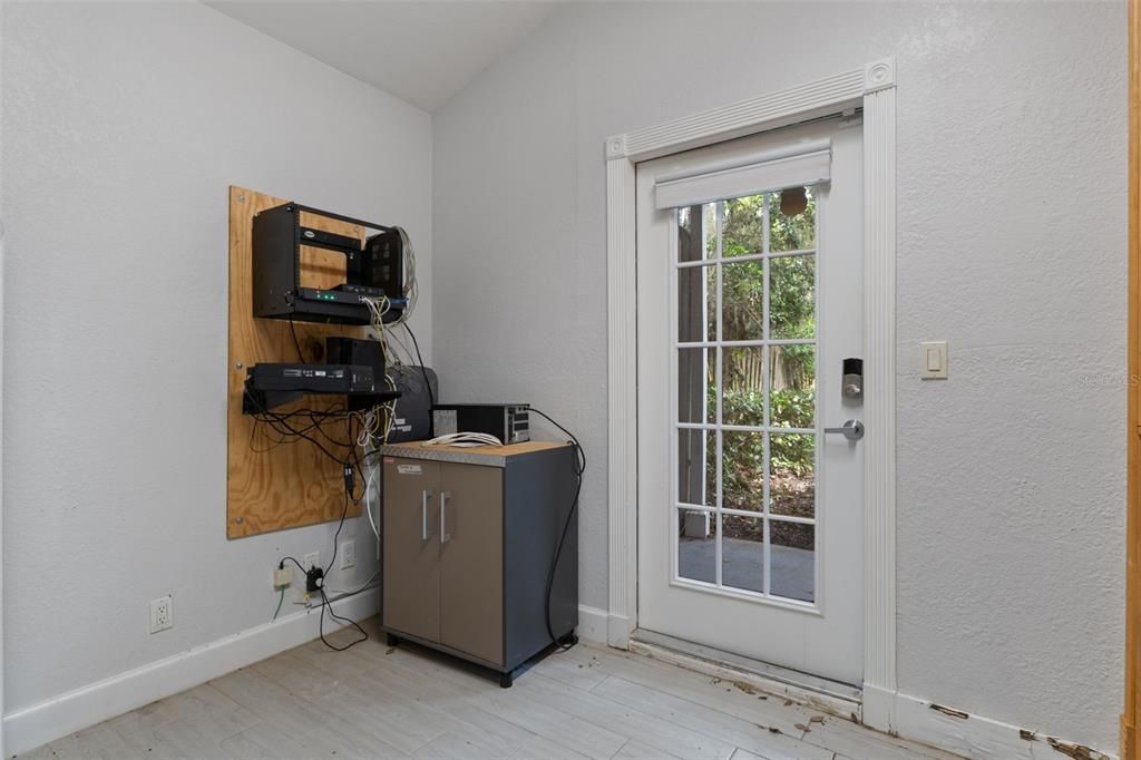 合同活跃: $1,200,000 (0 贝兹, 0 浴室, 2739 平方英尺)