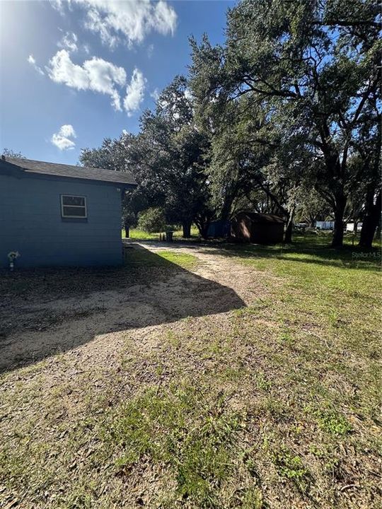 待售: $140,000 (1.29 acres)