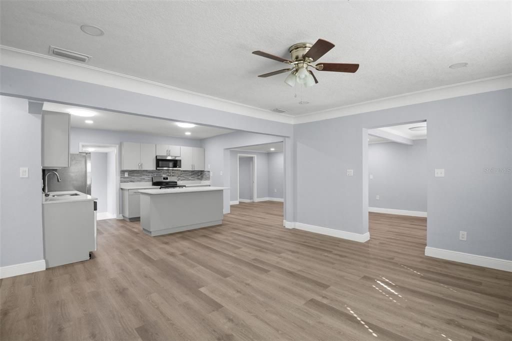 Activo con contrato: $367,000 (3 camas, 2 baños, 1105 Pies cuadrados)