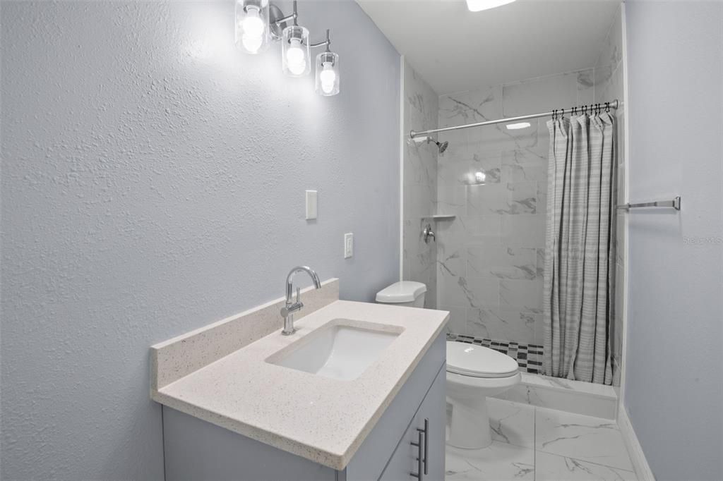 Activo con contrato: $367,000 (3 camas, 2 baños, 1105 Pies cuadrados)