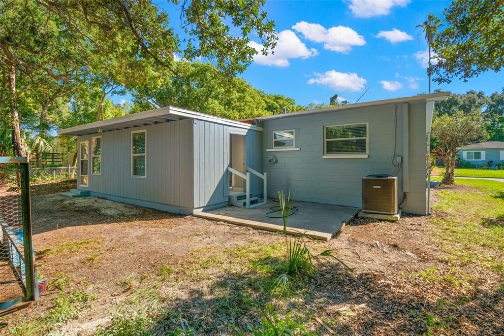 Activo con contrato: $367,000 (3 camas, 2 baños, 1105 Pies cuadrados)