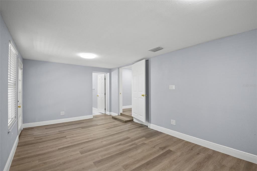 Activo con contrato: $367,000 (3 camas, 2 baños, 1105 Pies cuadrados)