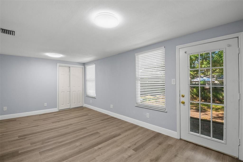 Activo con contrato: $367,000 (3 camas, 2 baños, 1105 Pies cuadrados)