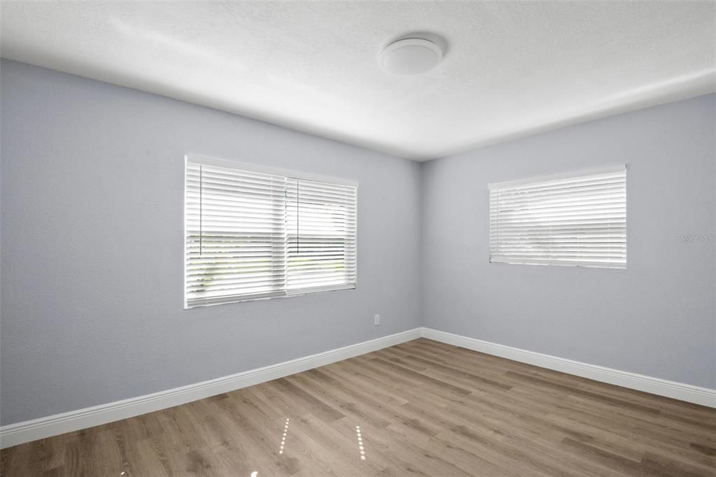 Activo con contrato: $367,000 (3 camas, 2 baños, 1105 Pies cuadrados)