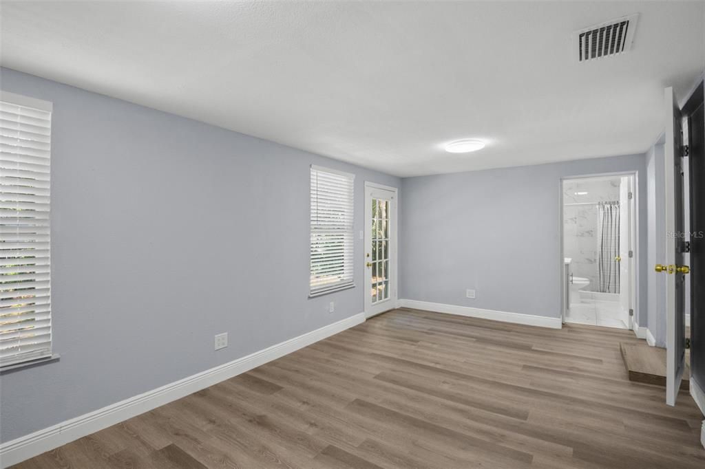 Activo con contrato: $367,000 (3 camas, 2 baños, 1105 Pies cuadrados)