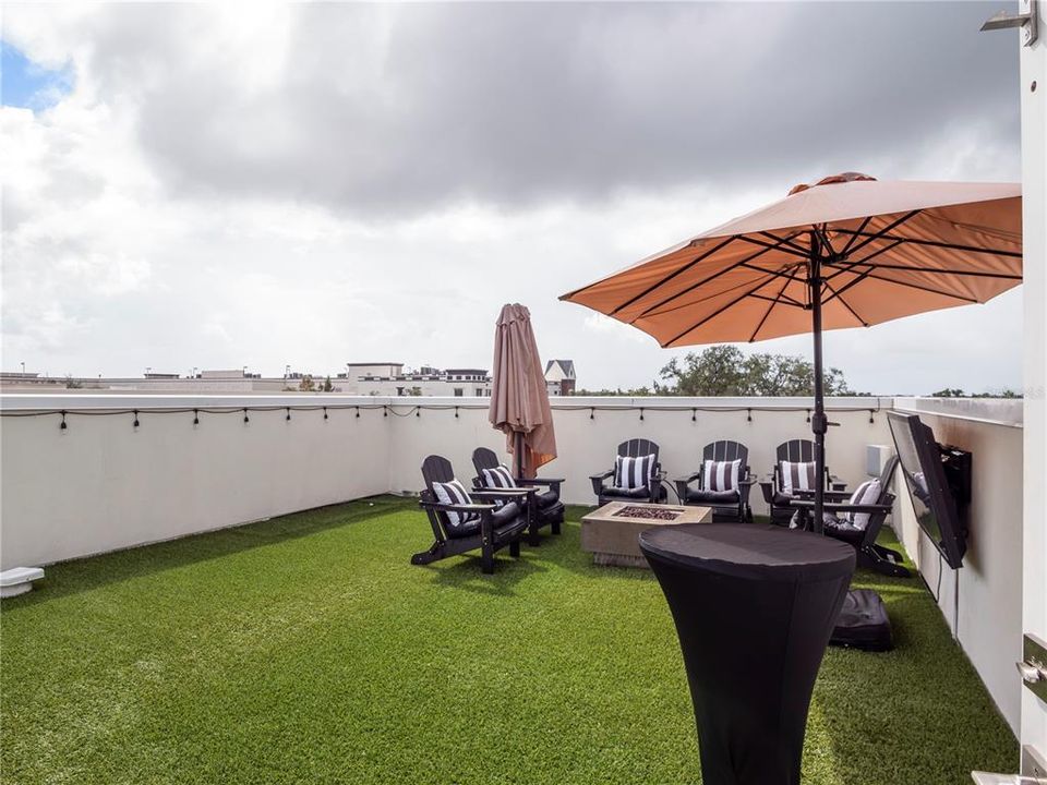 Active With Contract: $1,950,000 (3 beds, 3 baths, 3027 Square Feet)