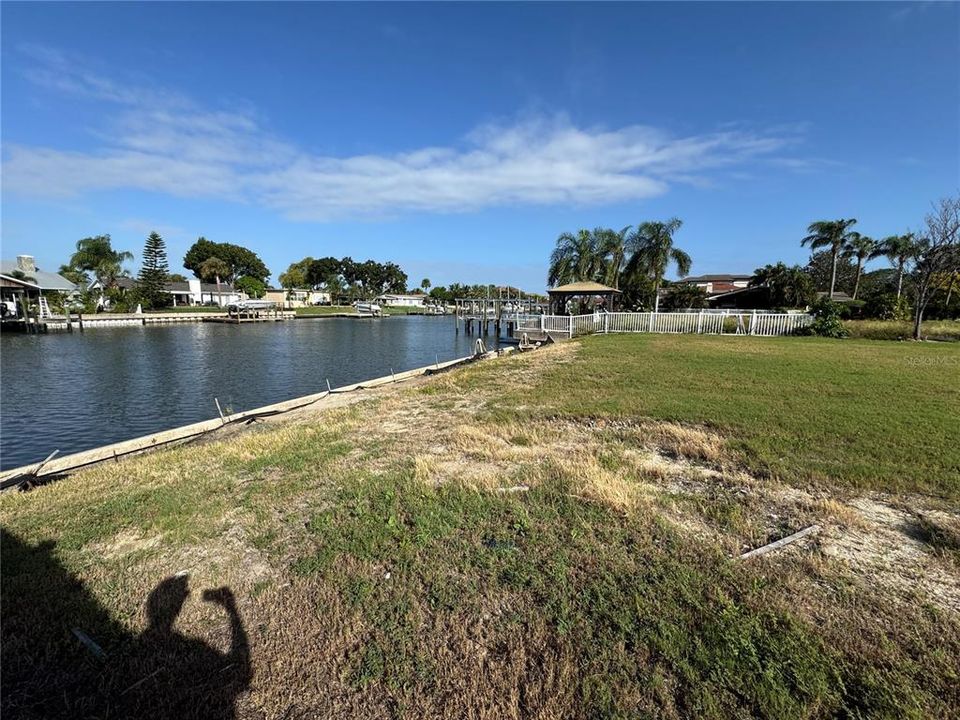 На продажу: $695,000 (0.20 acres)