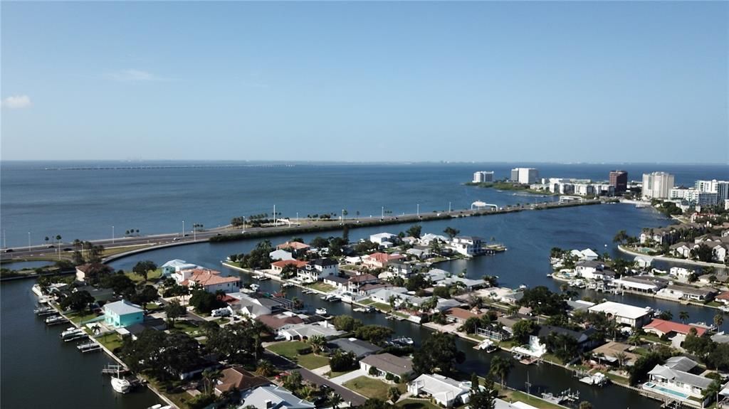 На продажу: $695,000 (0.20 acres)