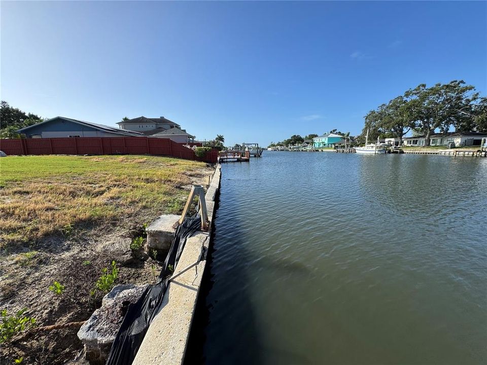 На продажу: $695,000 (0.20 acres)