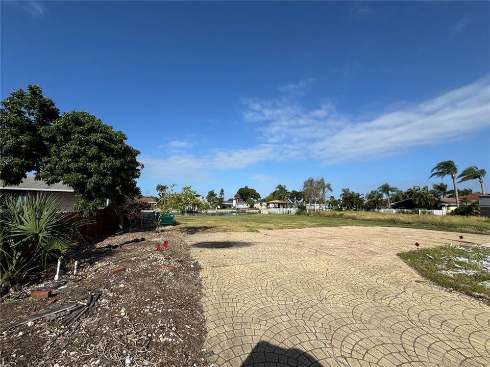 На продажу: $695,000 (0.20 acres)