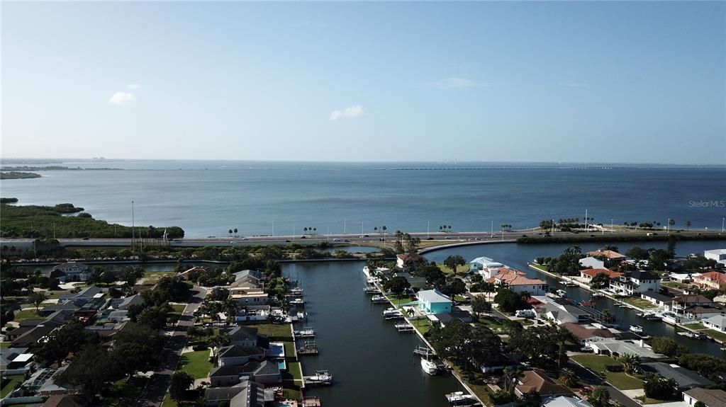 На продажу: $695,000 (0.20 acres)