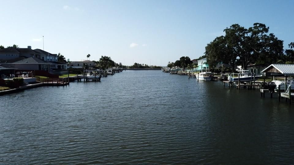 На продажу: $695,000 (0.20 acres)