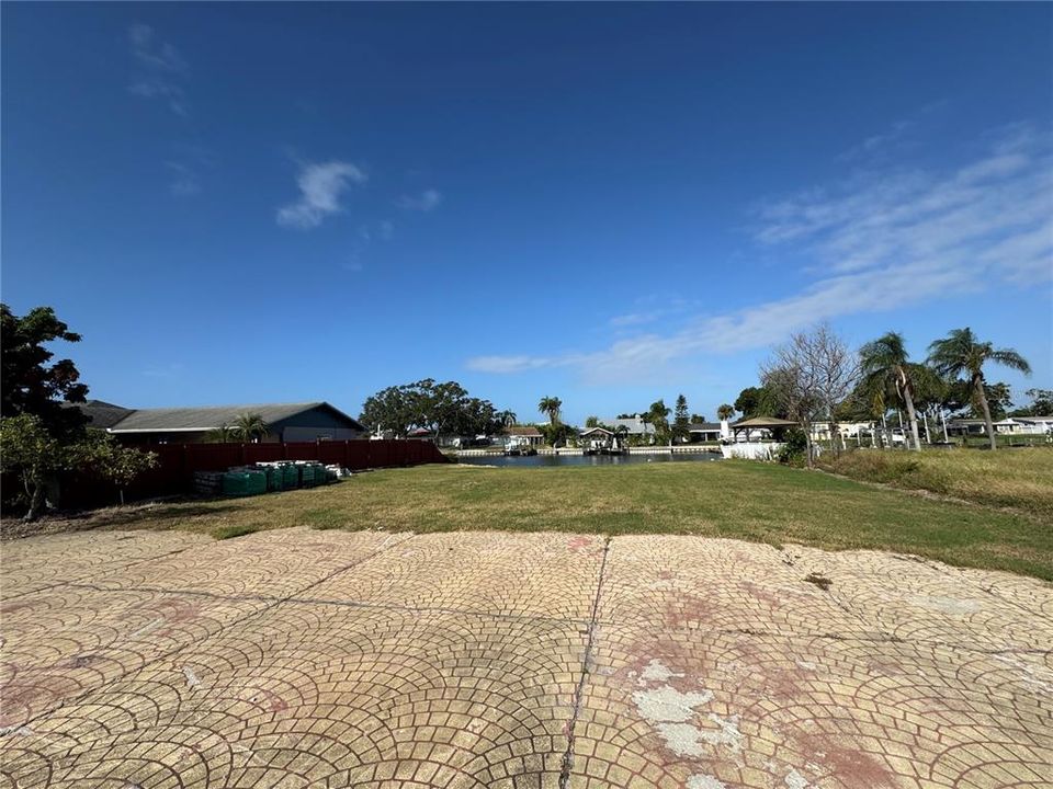 На продажу: $695,000 (0.20 acres)