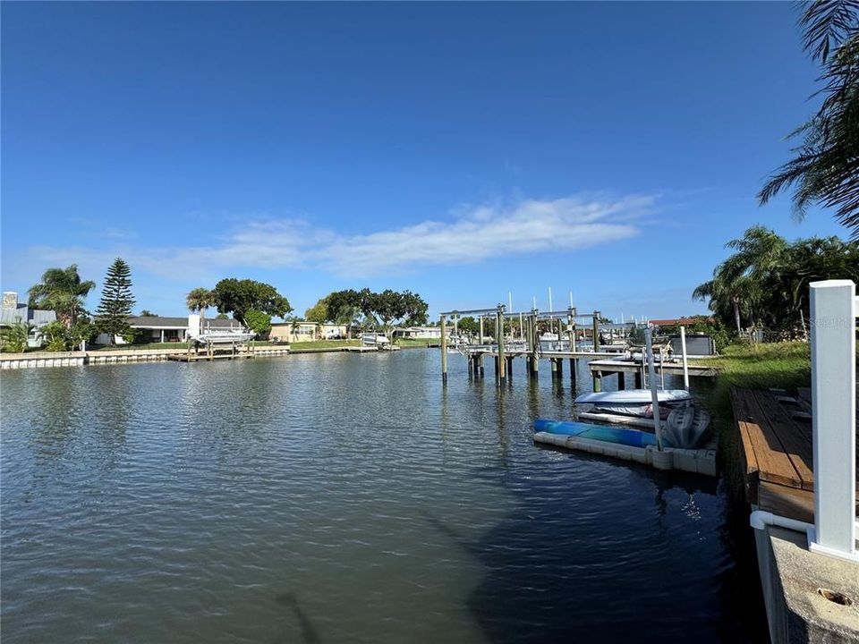 На продажу: $695,000 (0.20 acres)