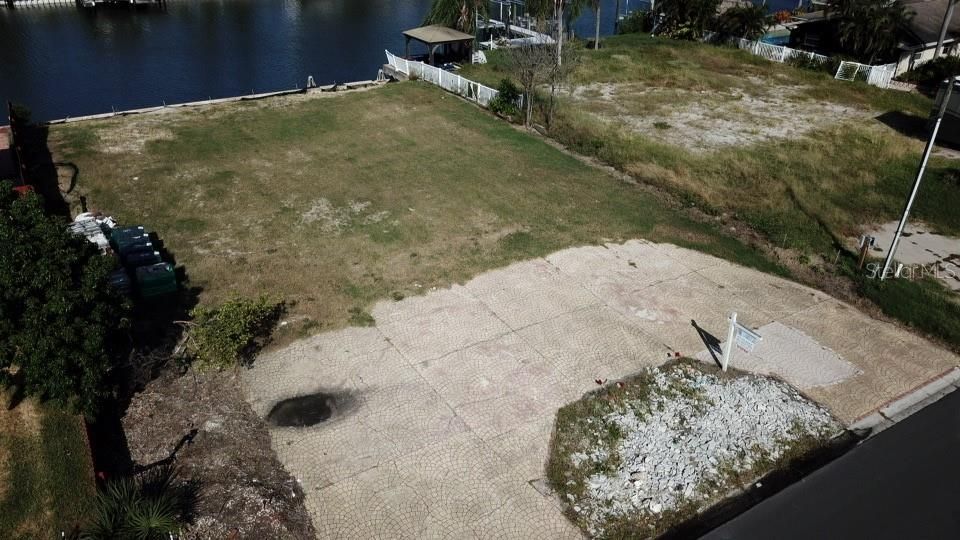 На продажу: $695,000 (0.20 acres)