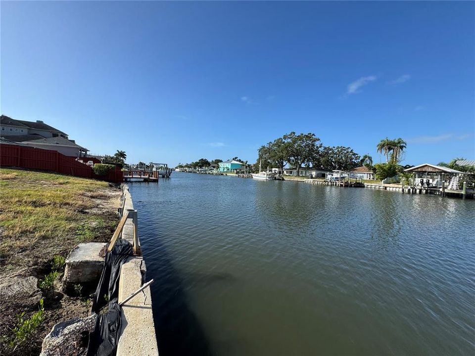 На продажу: $695,000 (0.20 acres)