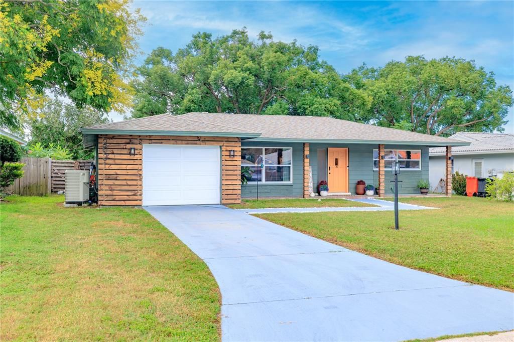 For Sale: $499,000 (3 beds, 2 baths, 1599 Square Feet)