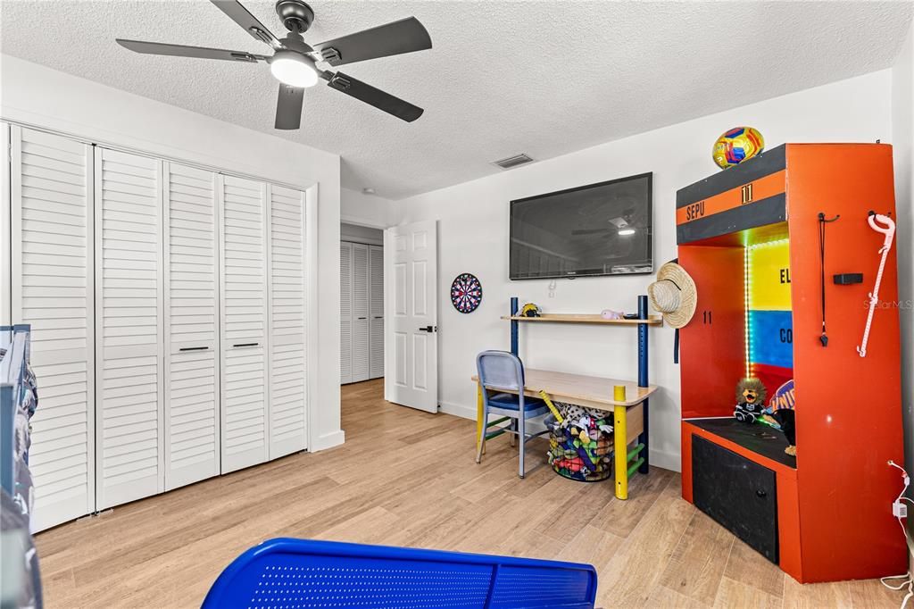 For Sale: $499,000 (3 beds, 2 baths, 1599 Square Feet)