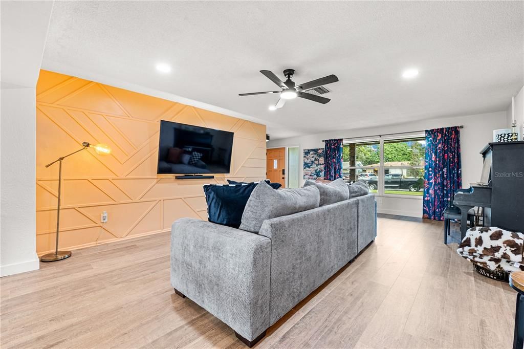 For Sale: $499,000 (3 beds, 2 baths, 1599 Square Feet)