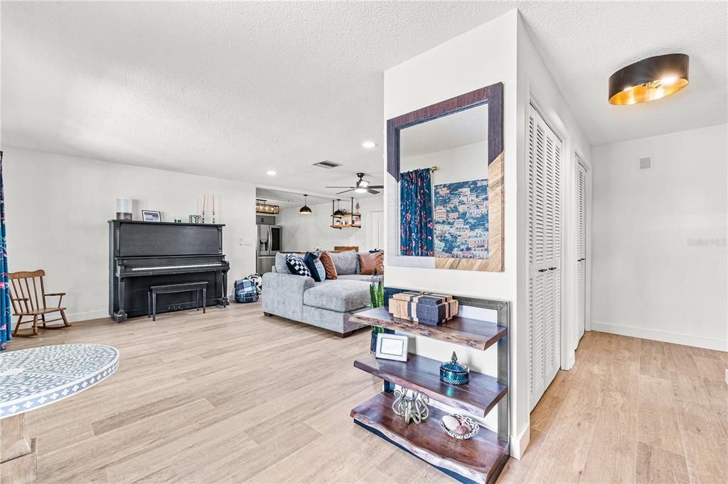 For Sale: $499,000 (3 beds, 2 baths, 1599 Square Feet)