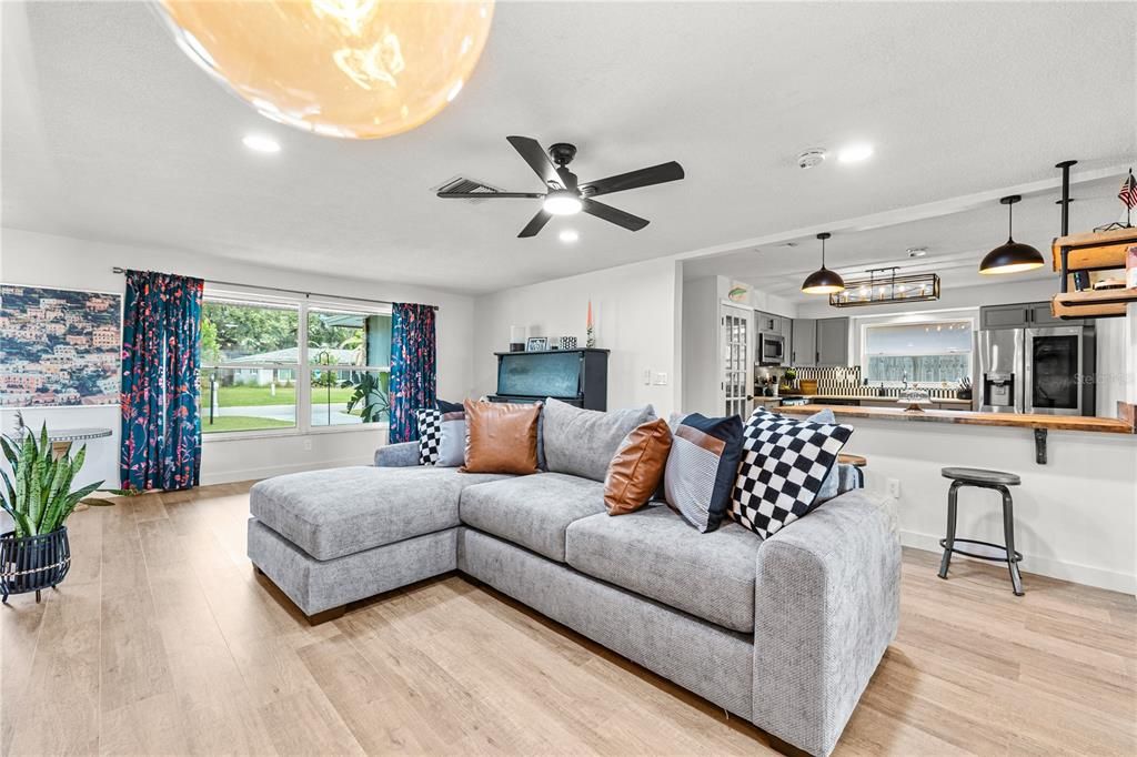 For Sale: $499,000 (3 beds, 2 baths, 1599 Square Feet)