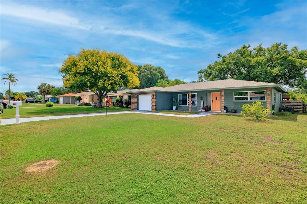For Sale: $499,000 (3 beds, 2 baths, 1599 Square Feet)