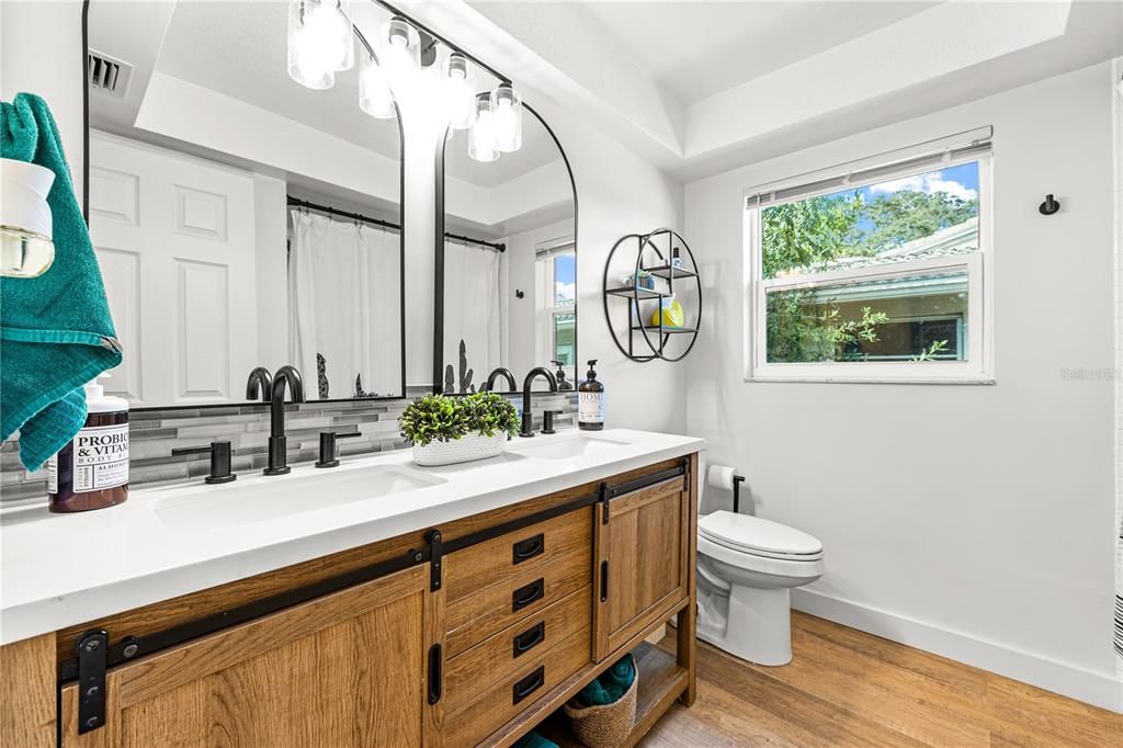 For Sale: $499,000 (3 beds, 2 baths, 1599 Square Feet)