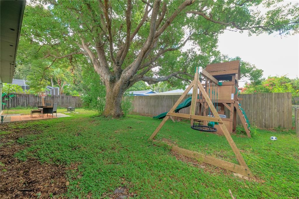 For Sale: $499,000 (3 beds, 2 baths, 1599 Square Feet)