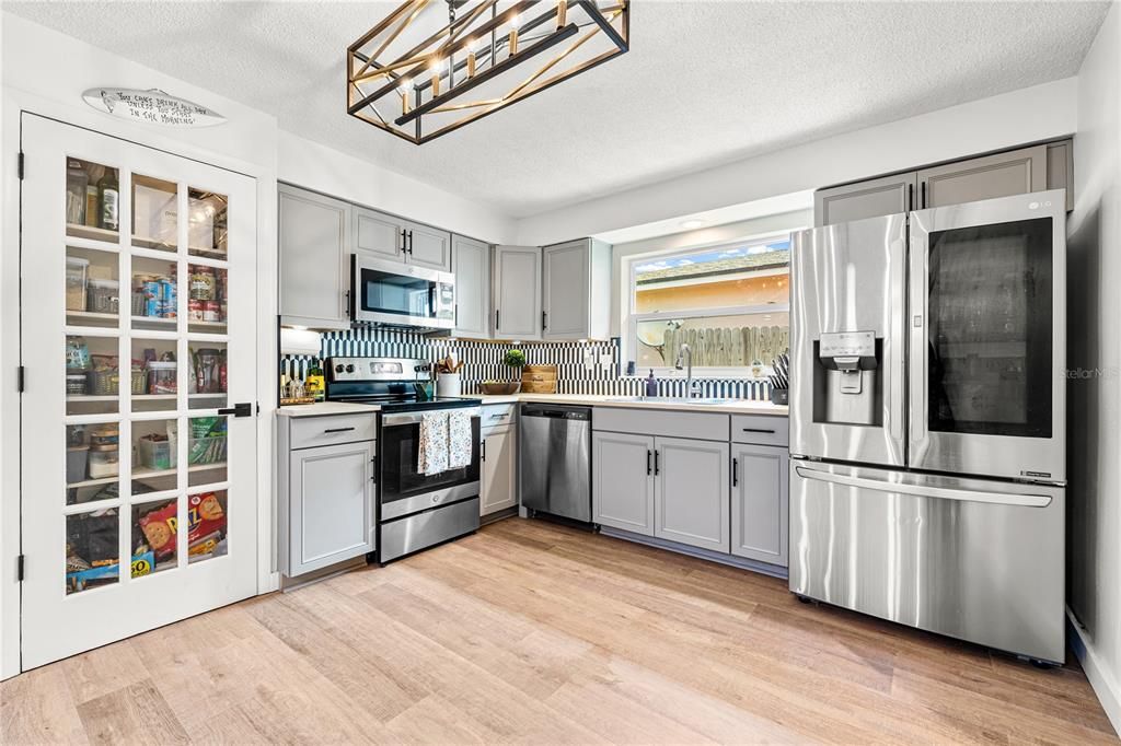 For Sale: $499,000 (3 beds, 2 baths, 1599 Square Feet)