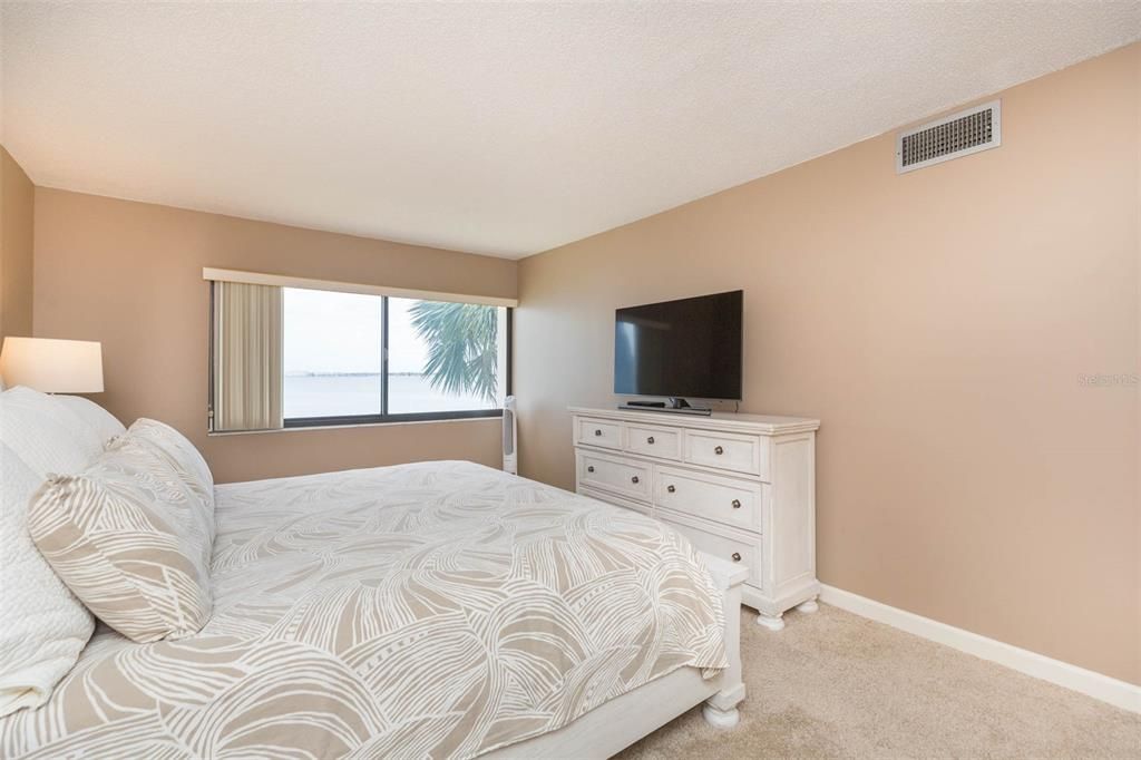 待售: $575,000 (2 贝兹, 2 浴室, 1315 平方英尺)