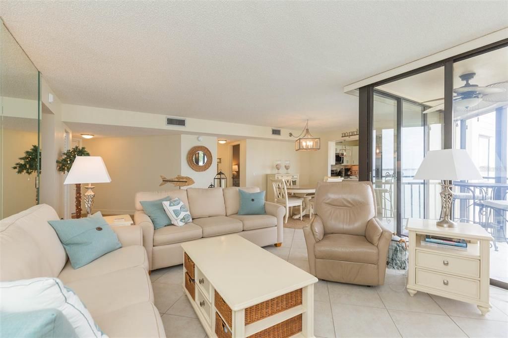 待售: $575,000 (2 贝兹, 2 浴室, 1315 平方英尺)