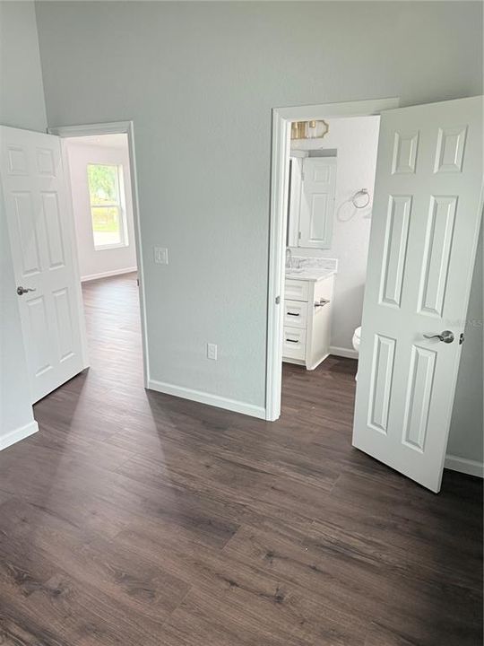 待售: $299,000 (3 贝兹, 2 浴室, 1070 平方英尺)