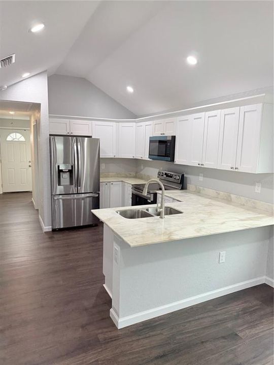 待售: $299,000 (3 贝兹, 2 浴室, 1070 平方英尺)