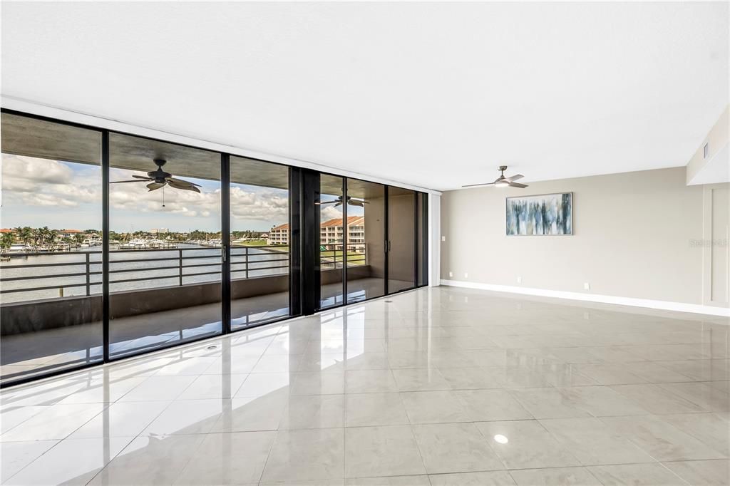 待售: $525,000 (1 贝兹, 1 浴室, 1085 平方英尺)