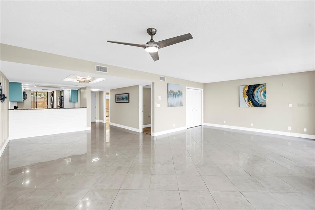 待售: $525,000 (1 贝兹, 1 浴室, 1085 平方英尺)