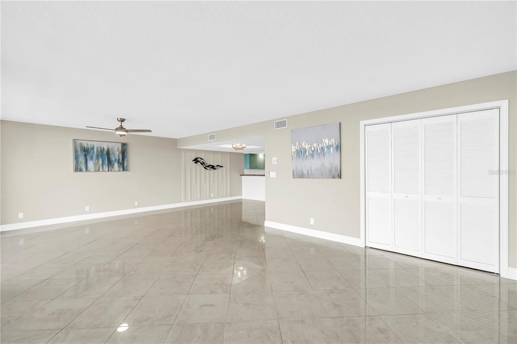 待售: $525,000 (1 贝兹, 1 浴室, 1085 平方英尺)